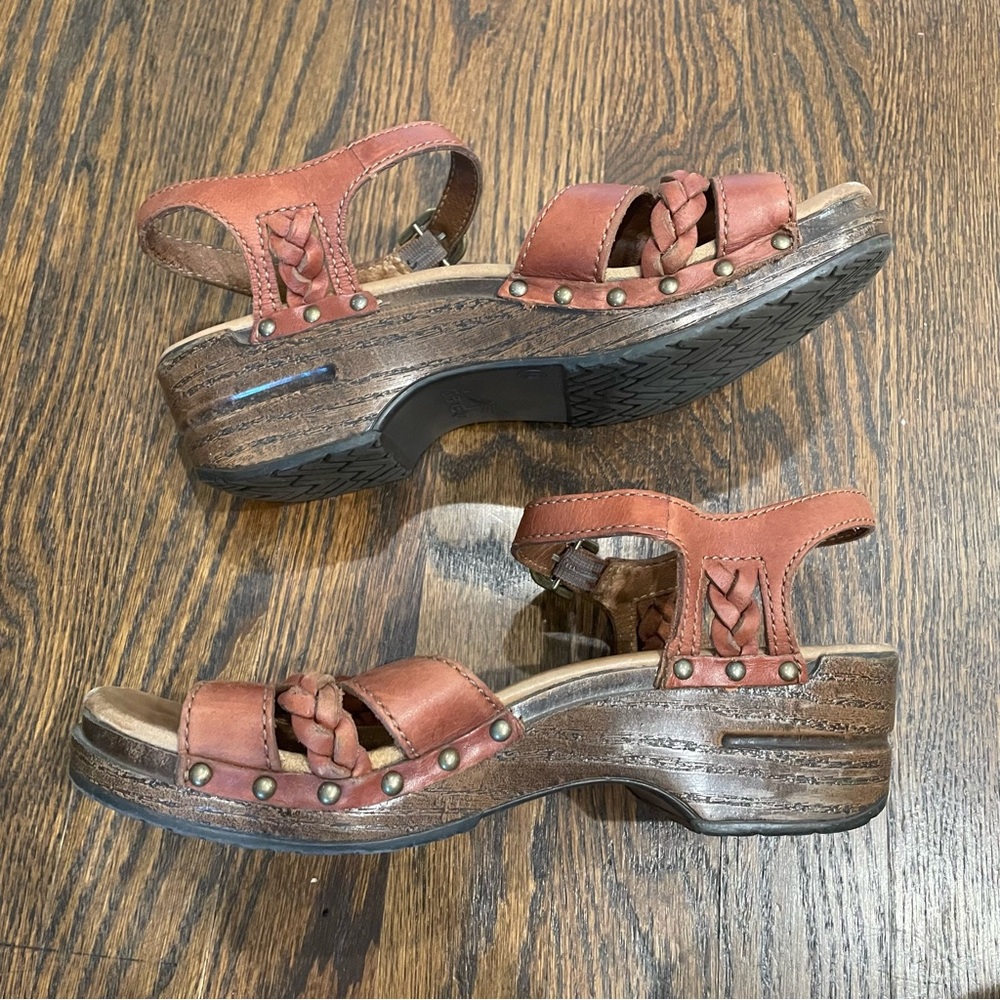 Women's Leather Sandals - Picture 2 of 8